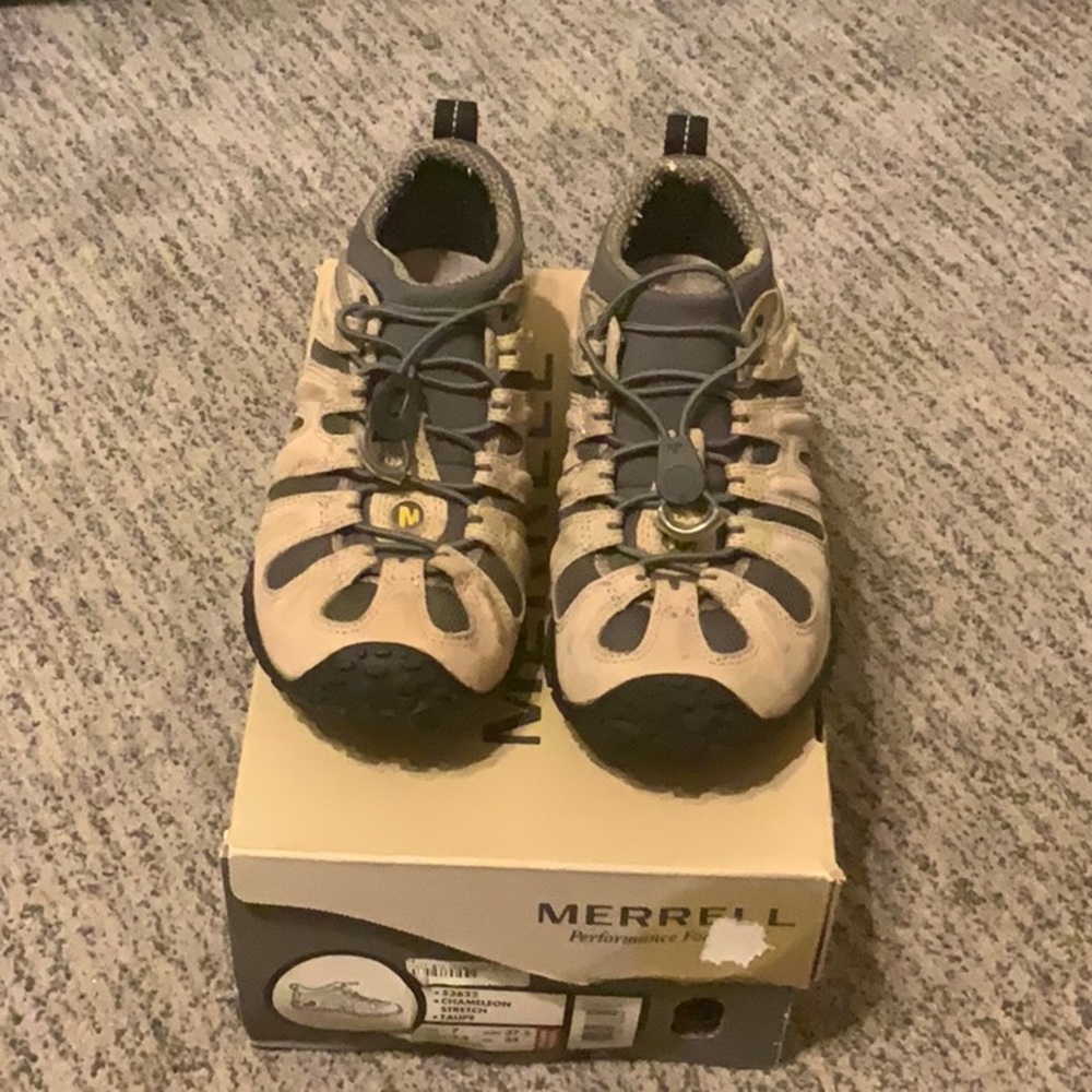 Merrill hiking shoes